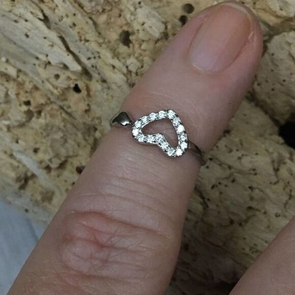 Sterling Silver CZ Heart Toe Ring Midi Ring - Picture 1 of 4